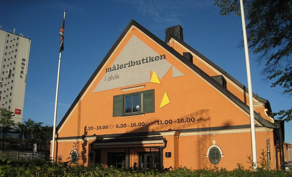 We add color to Måleributiken's marketing and do a facade lift on the website
